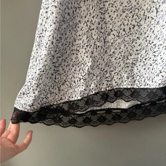 Divided, size 8 Elegant silky Black and White Lace Trim Nightgown slip - Picture 2 of 5